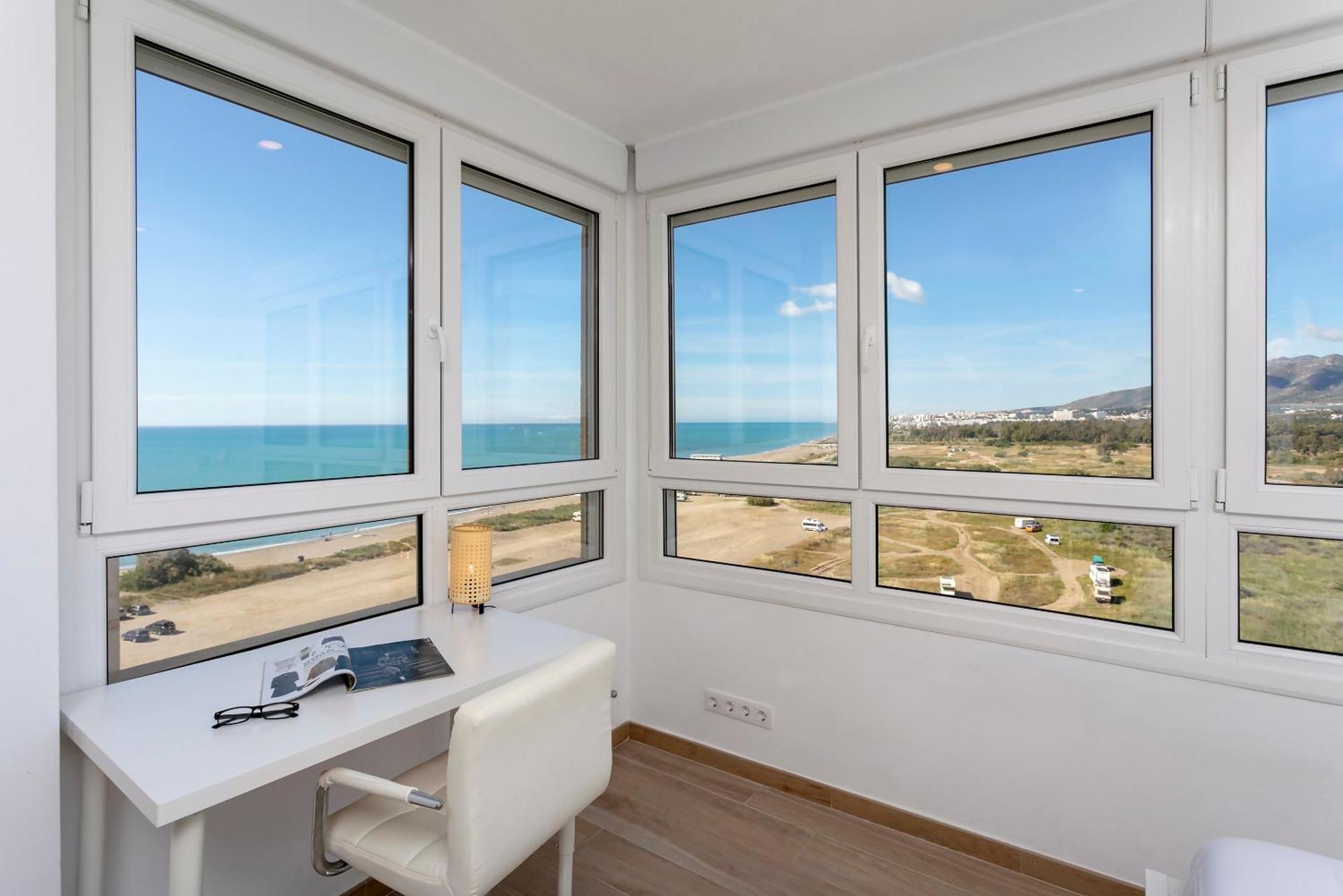 Sunstay Guadalmar Loft Seaview Малага Экстерьер фото